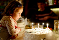 给孩子过生日，是过“阴历”还是“阳历”好？父母别再独断专行